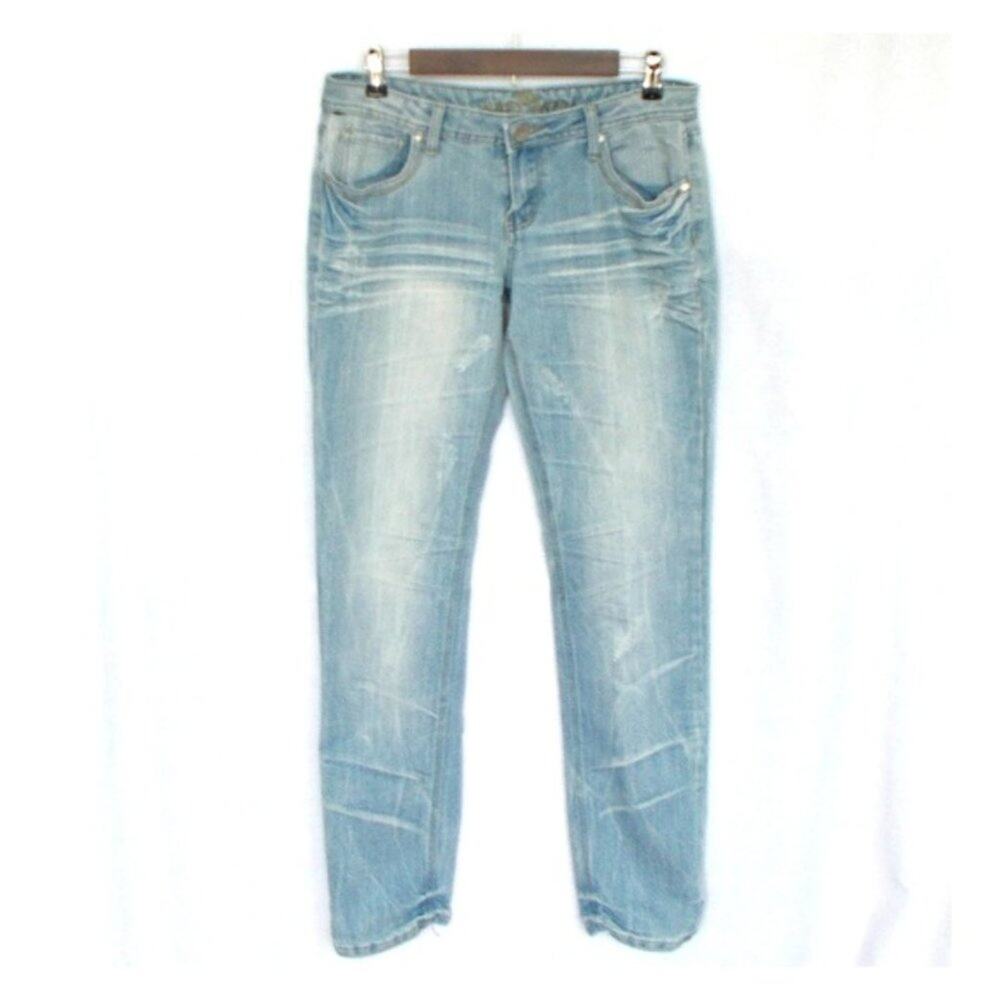 Almost Famous Light Wash Straight Leg Jeans Sz 30